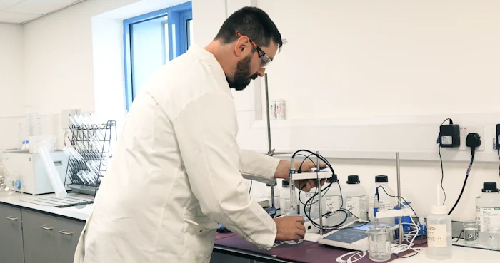 تعمیر آب مقطرگیری آزمایشگاهی